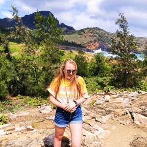 Meet your Posher, Claire